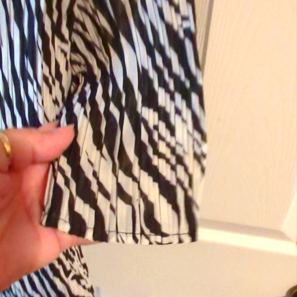 Magic Scarf Womens One Size Top Polyester Animal Print 1/2 Sleeves V-Neck NWOT - Picture 7 of 11